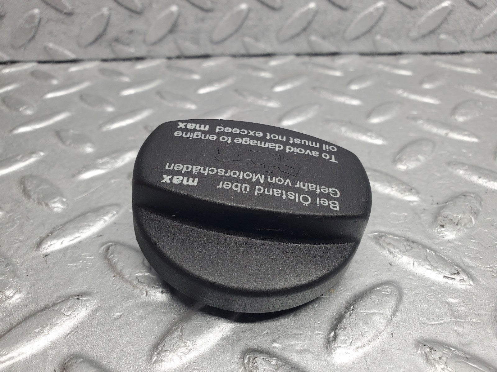 W124 Wagon oil filler cap used OEM