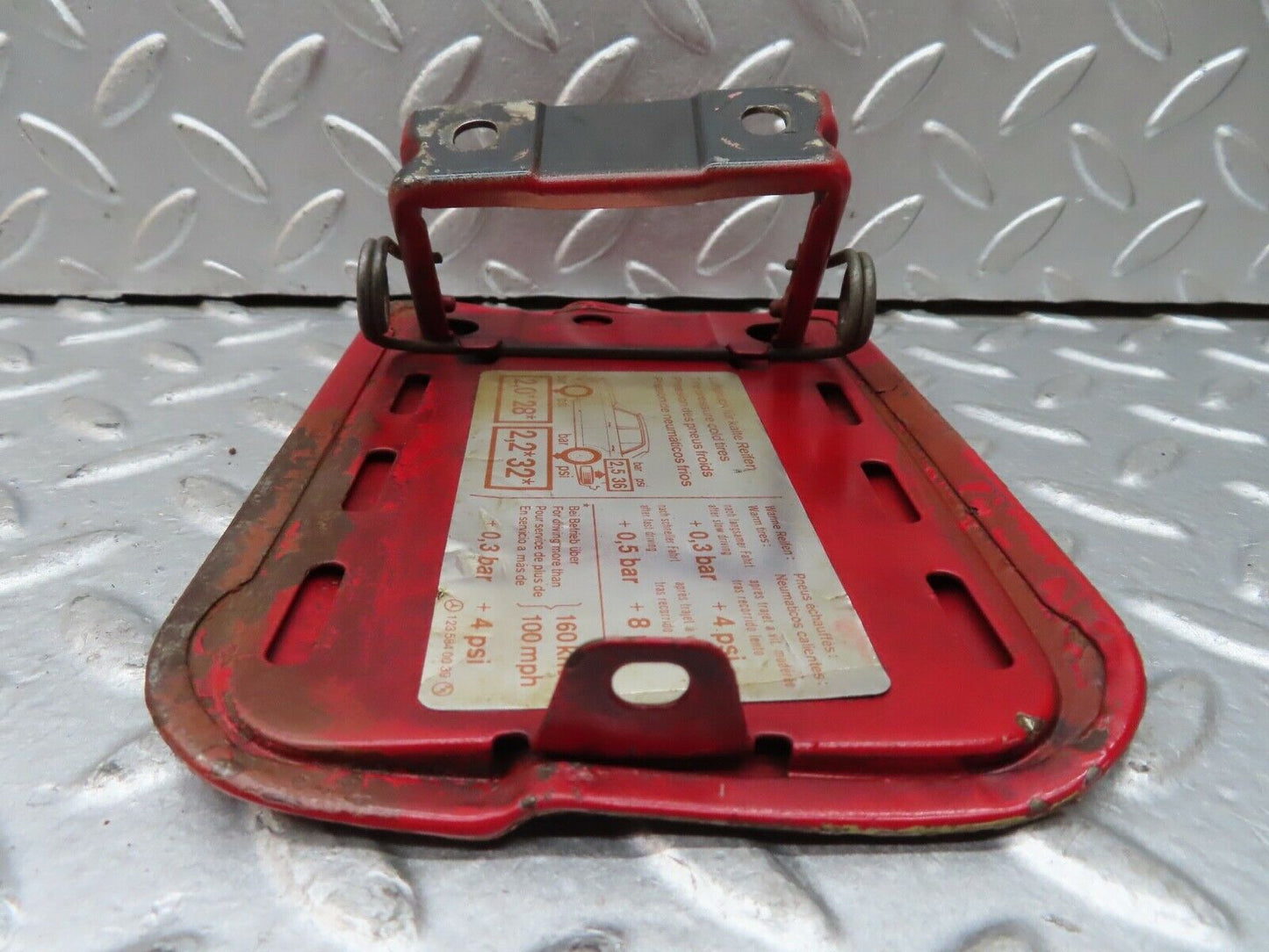 19176 Mercedes-Benz W123 300D Fuel Tank Flap Cap 1235840039