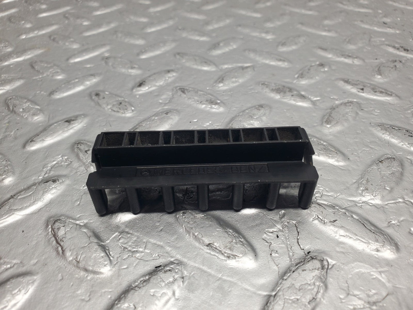 47077164
