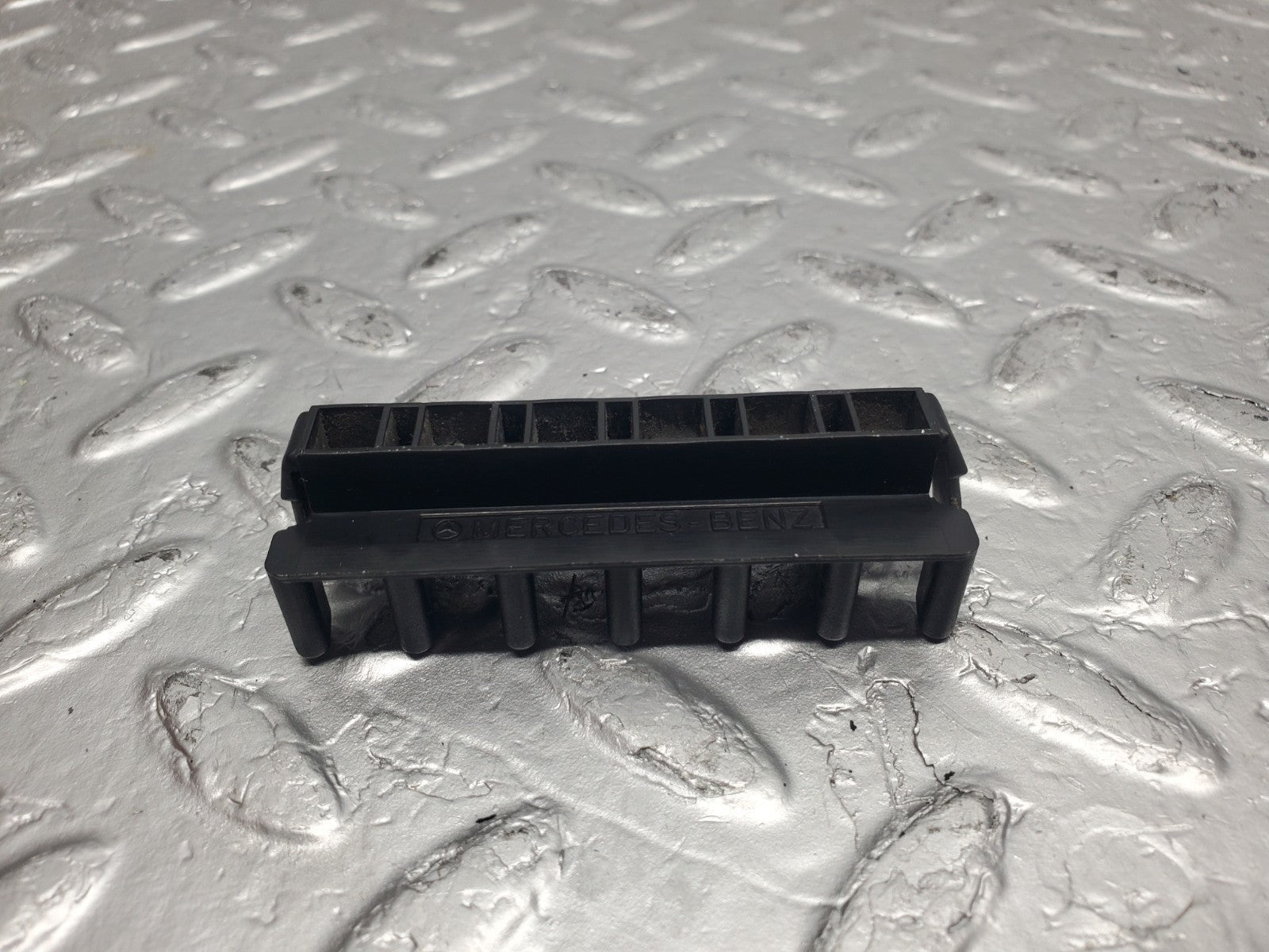 47077164