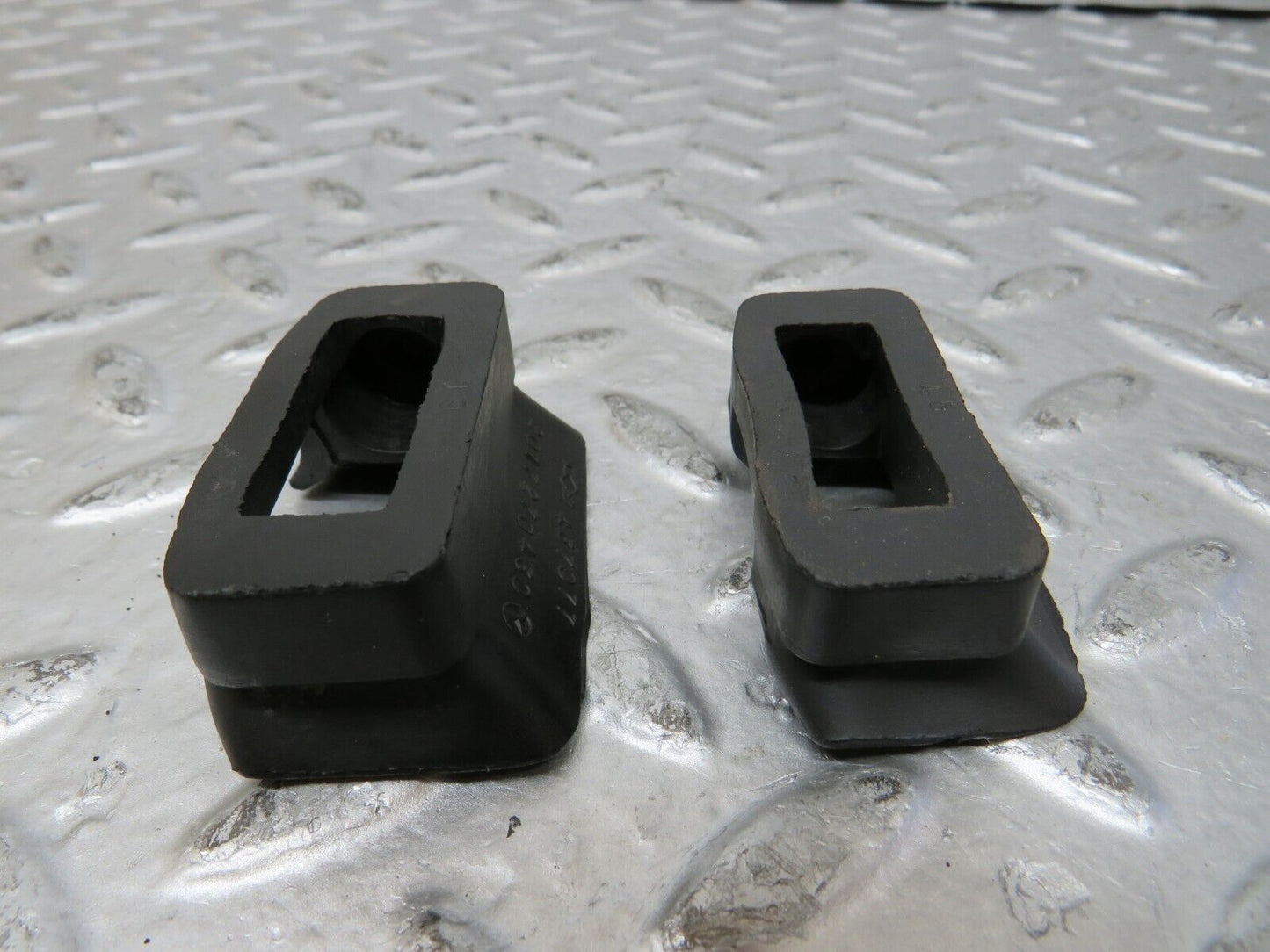 26499 Mercedes-Benz C124 220CE Door Check Strap Rubber Seal Pair 2017270430