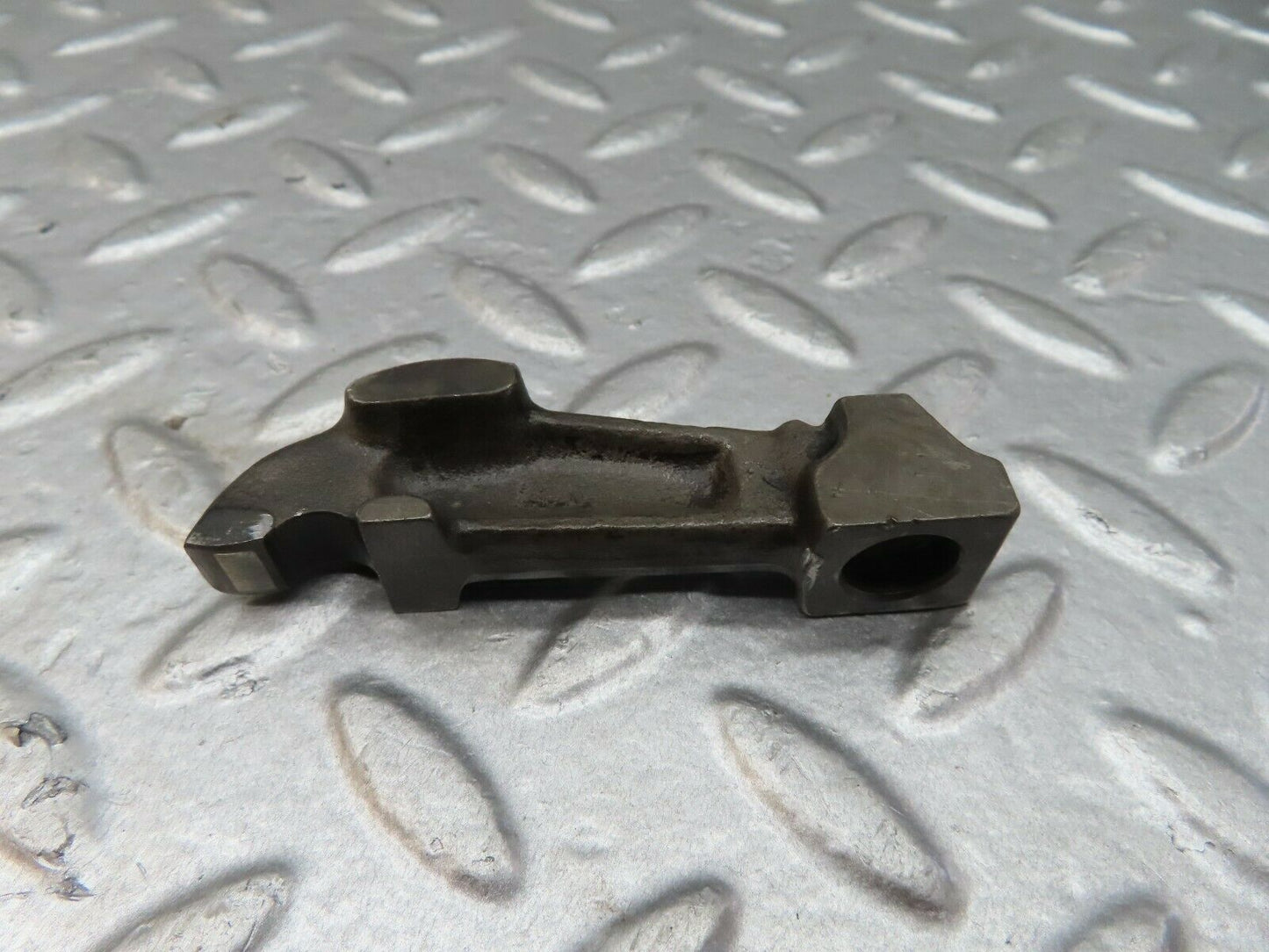 18066 Mercedes-Benz W123 200 Valve Rocker Arm With Retaining Spring