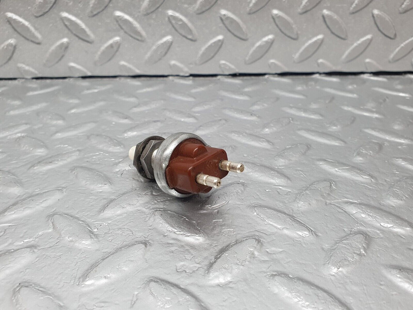 43544 Mercedes-Benz C126 380SEC Coupe Brake Light Switch 190130