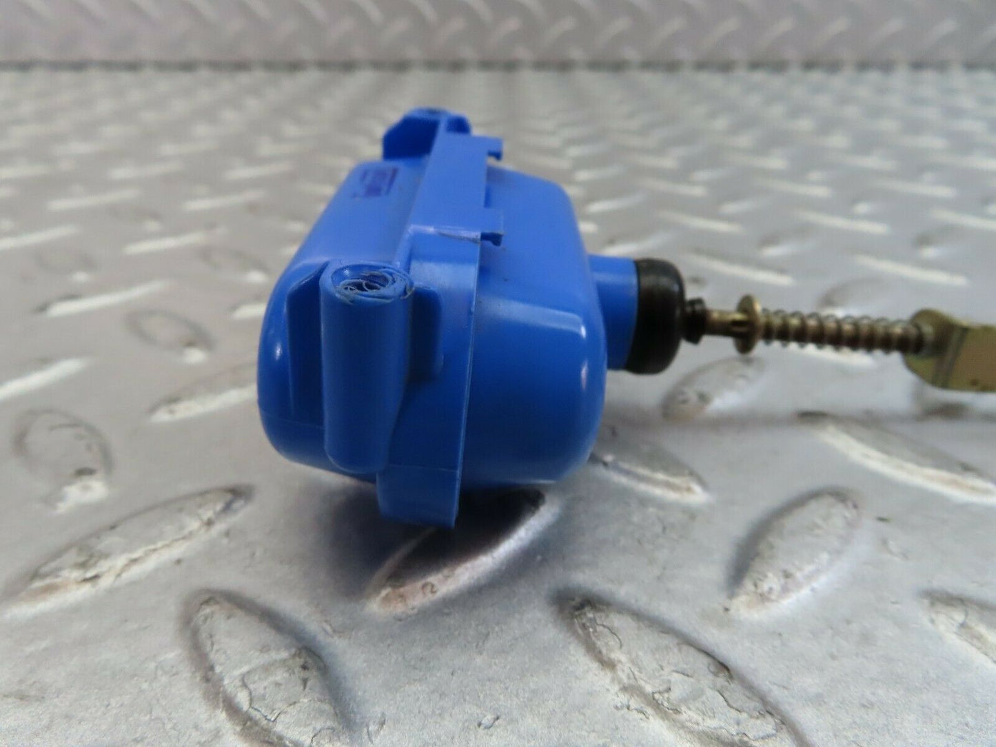 9586 Mercedes-Benz C123 280CE Coupe Door Lock Vacuum Actuator