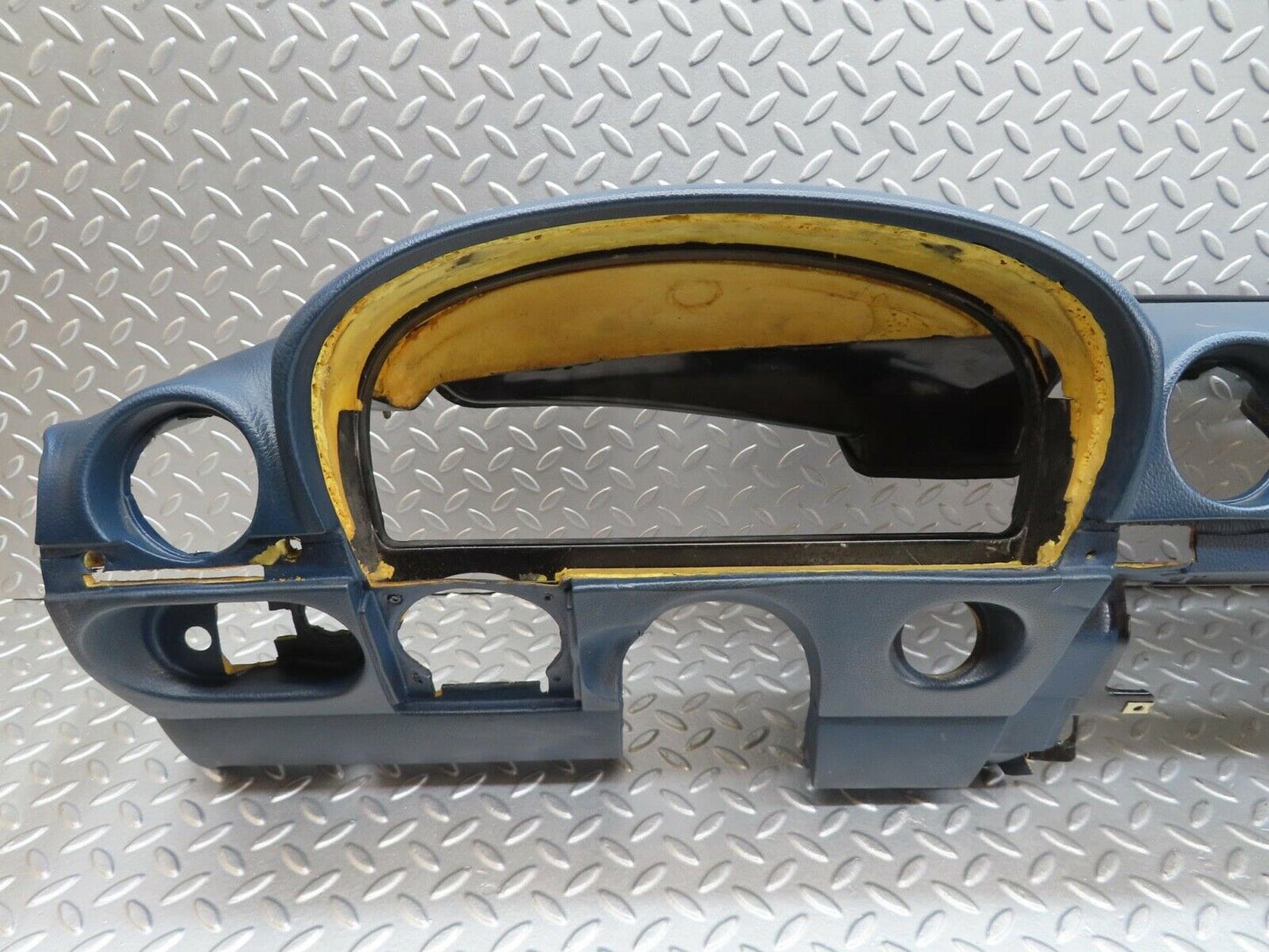 14097 Mercedes-Benz C107 280SLC Dashboard Blue LHD