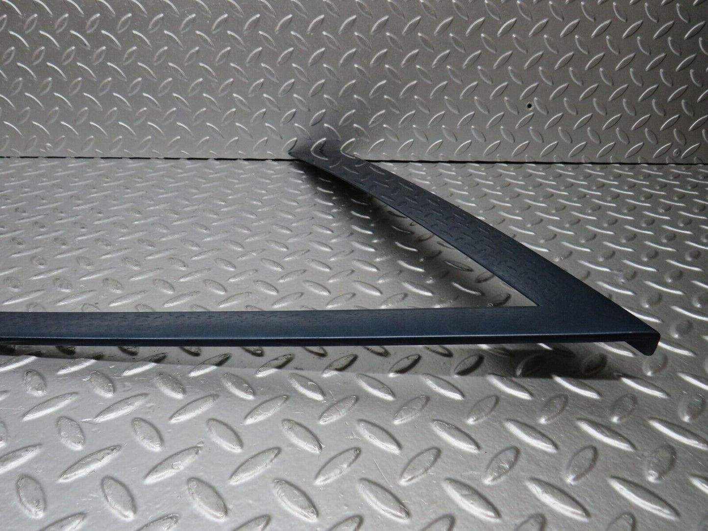 31184 Mercedes-Benz S124 220TE Wagon Front Left Door Exterior Frame Trim