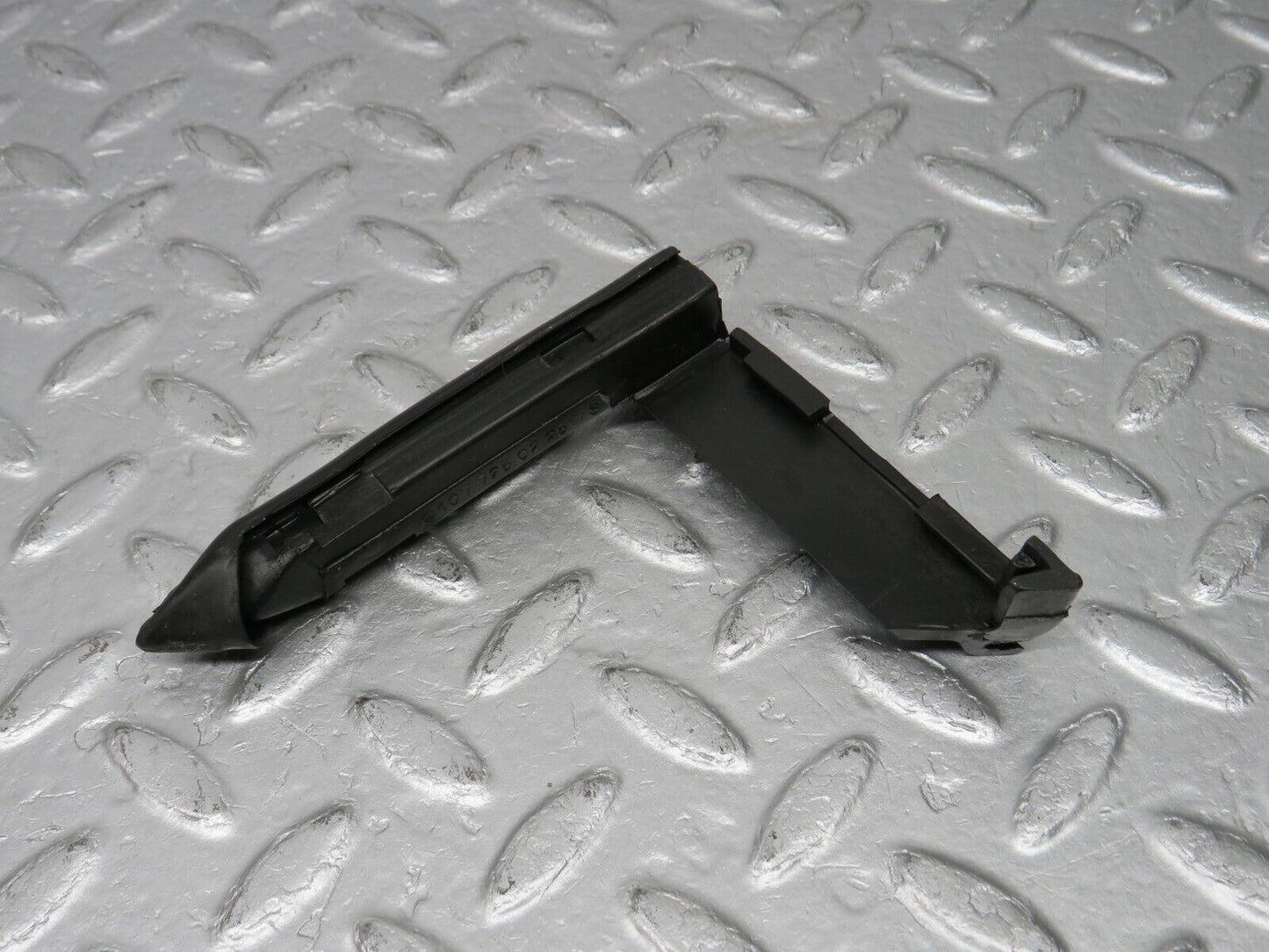 39171 Mercedes-Benz R107 500SL Coupe Front Right Rubber Window Guide 1077250225