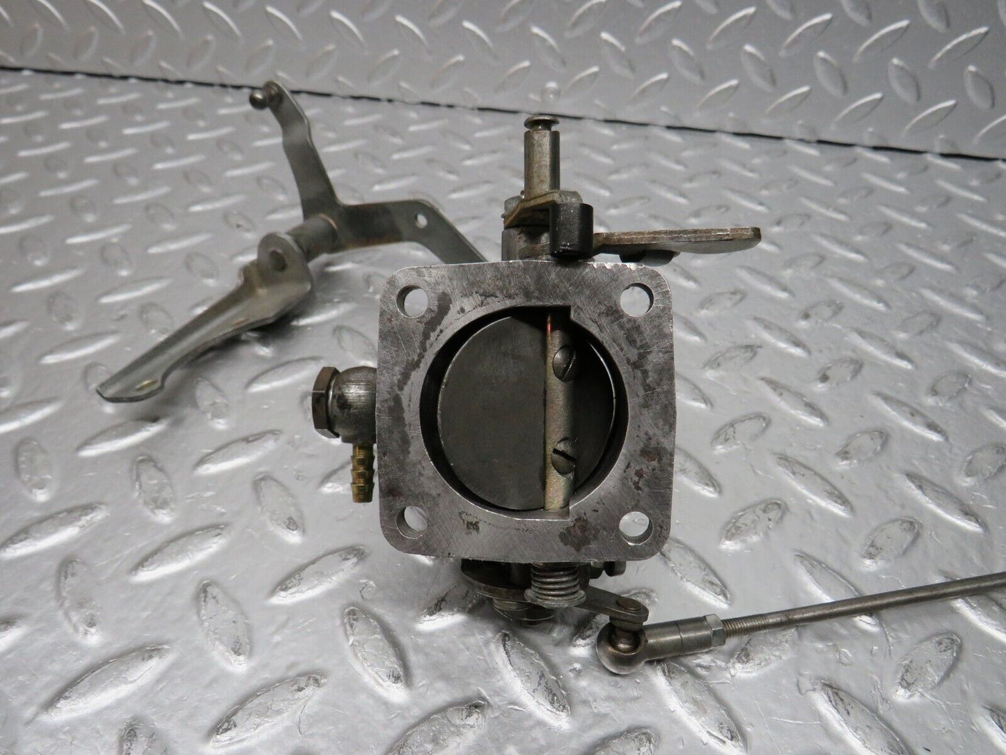 31078 Mercedes-Benz W123 200D Throttle Body Valve 6150710406
