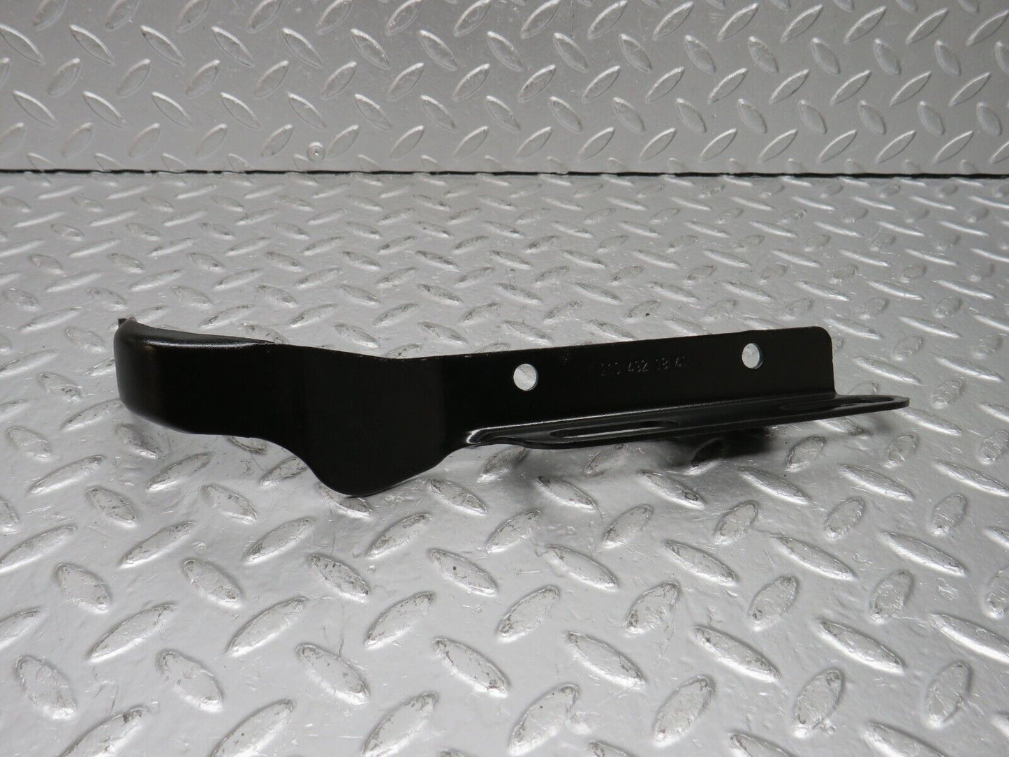 33399 Mercedes-Benz W202 C180 Exhaust Holder Bracket 2104921841