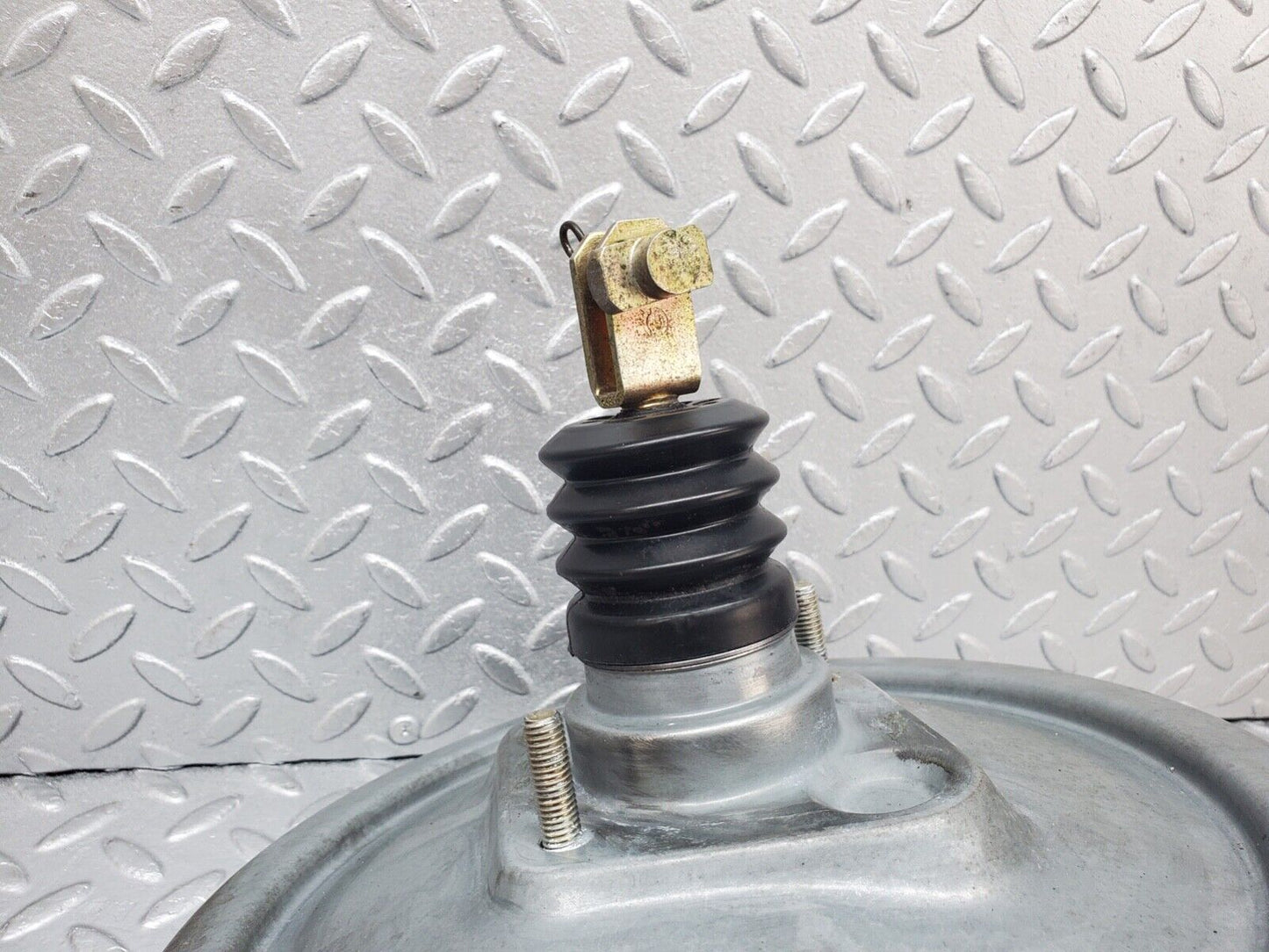44589 Mercedes-Benz W124 220E Brake Booster Lucas 0044301630