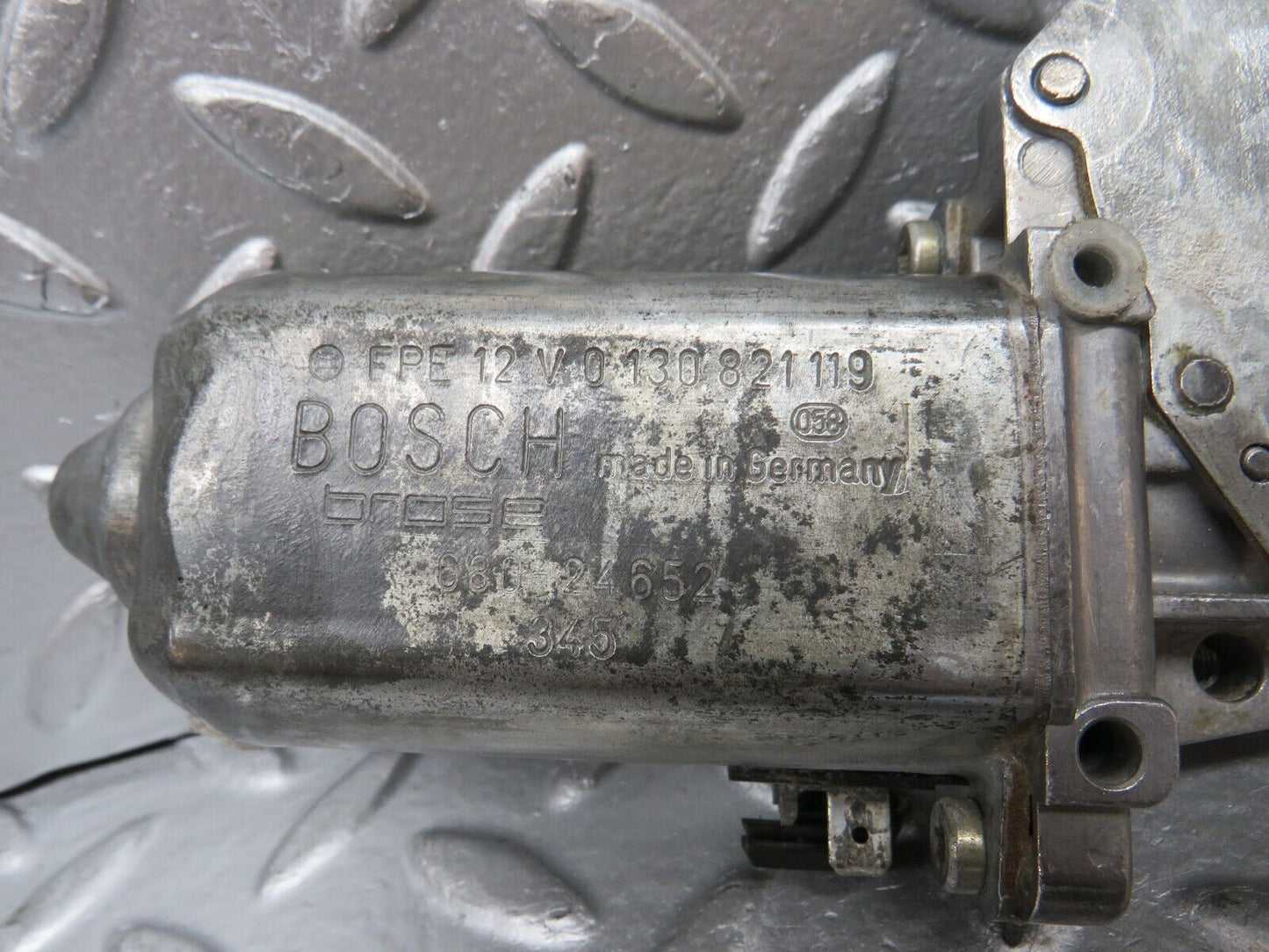 30064 Porsche 924 Right Door Window Regulator Motor Bosch 0130821119