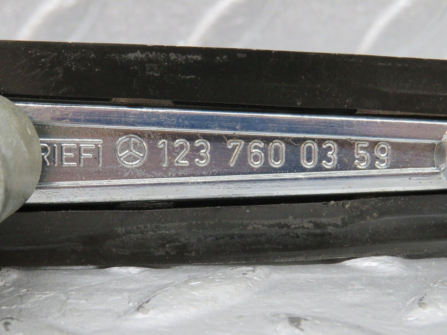 40617 Mercedes-Benz W123 300D Rear Right Exterior Door Handle 1237600359 1237660005