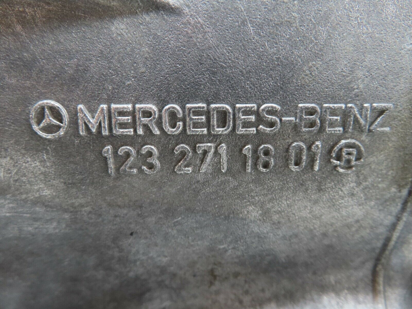 17849 Mercedes-Benz W123 230E Automatic Transmission Housing 1232705201