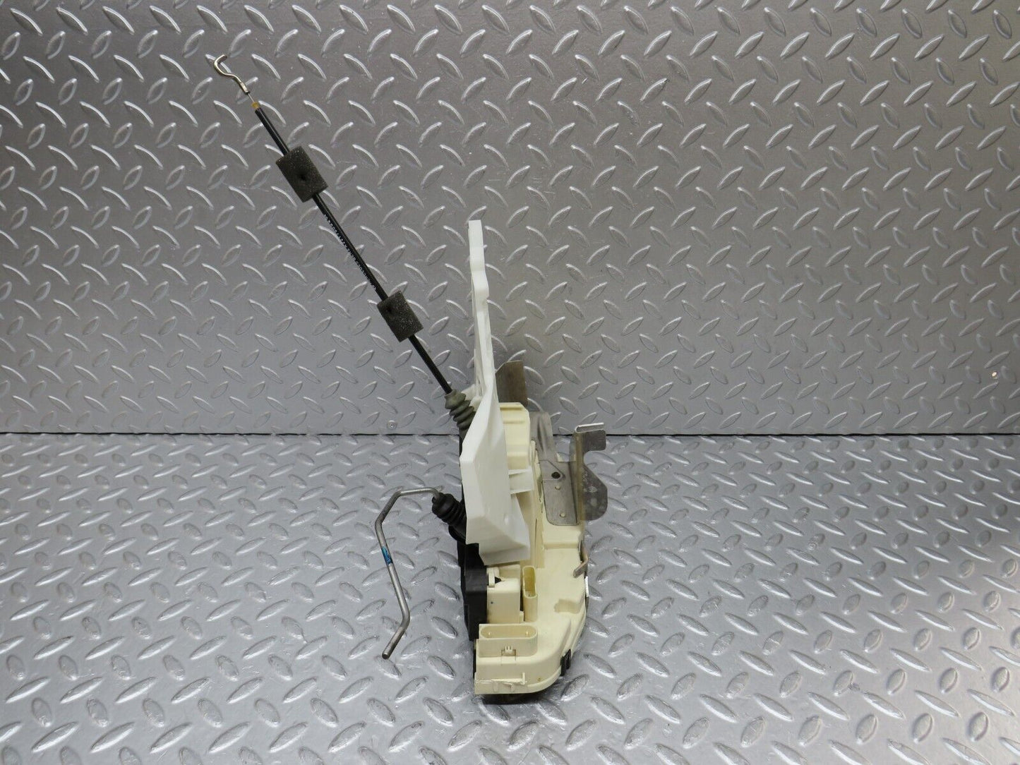 35235 Mercedes-Benz W221 Front Right Door Lock Mechanism 2217202835