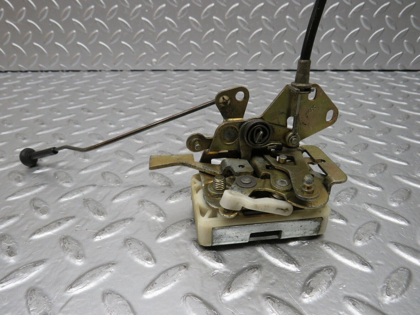 30102 Porsche 924 Right Door Lock Mechanism 92853705405 92853715403