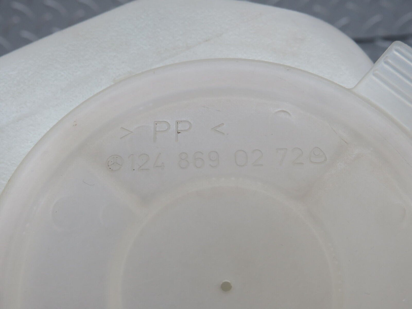 33524 Mercedes-Benz W202 C180 Windscreen Washer Fluid Reservoir 2028690020