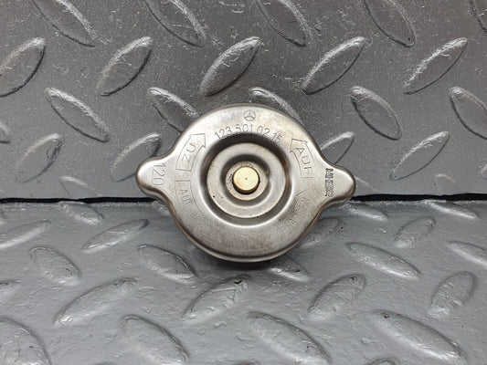 43123 Mercedes-Benz W108 280SE Radiator Cap Behr 1235010215
