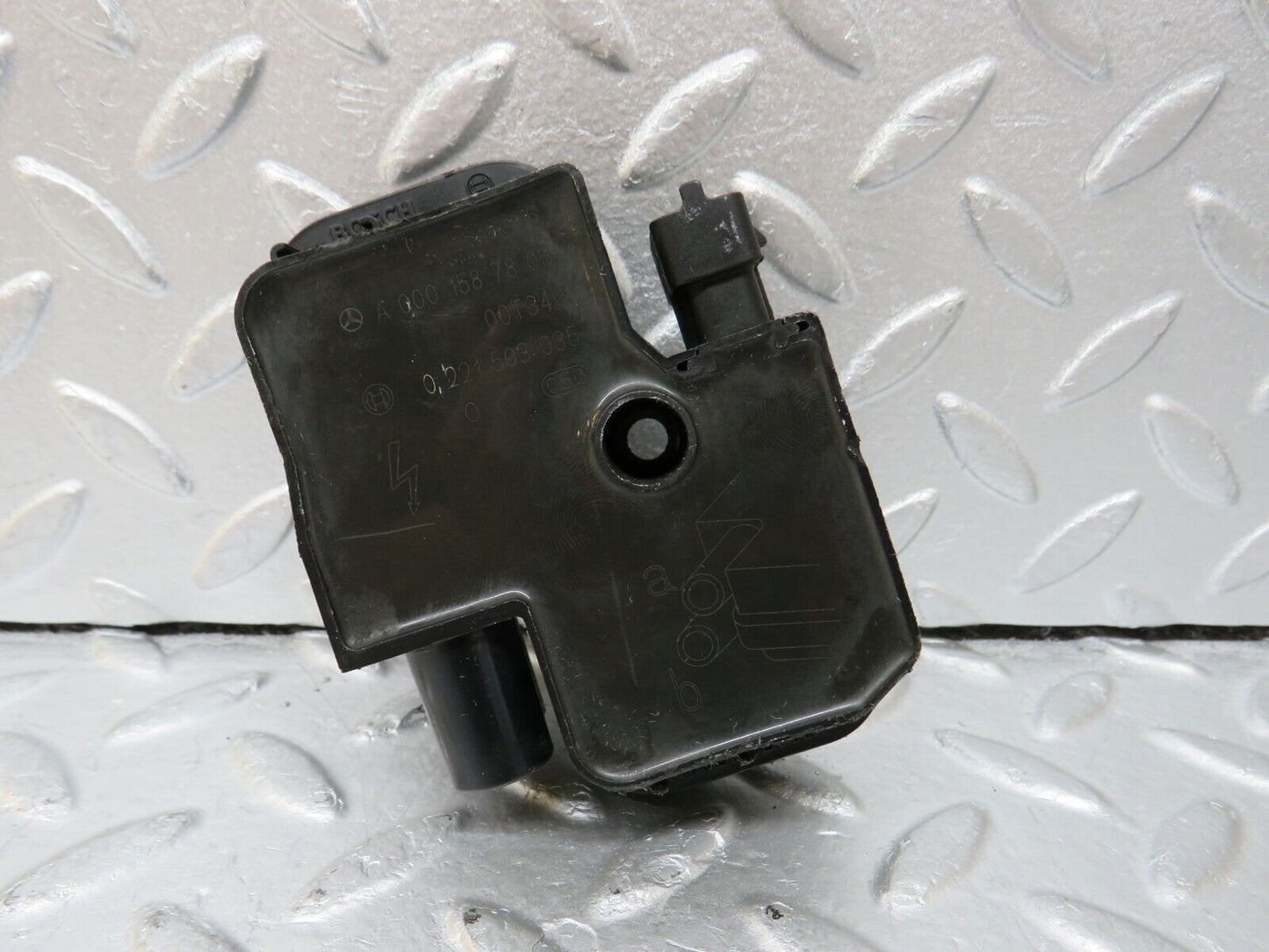 34916 Mercedes-Benz W210 320E Ignition Coil Bosch 0001587803 0221503035
