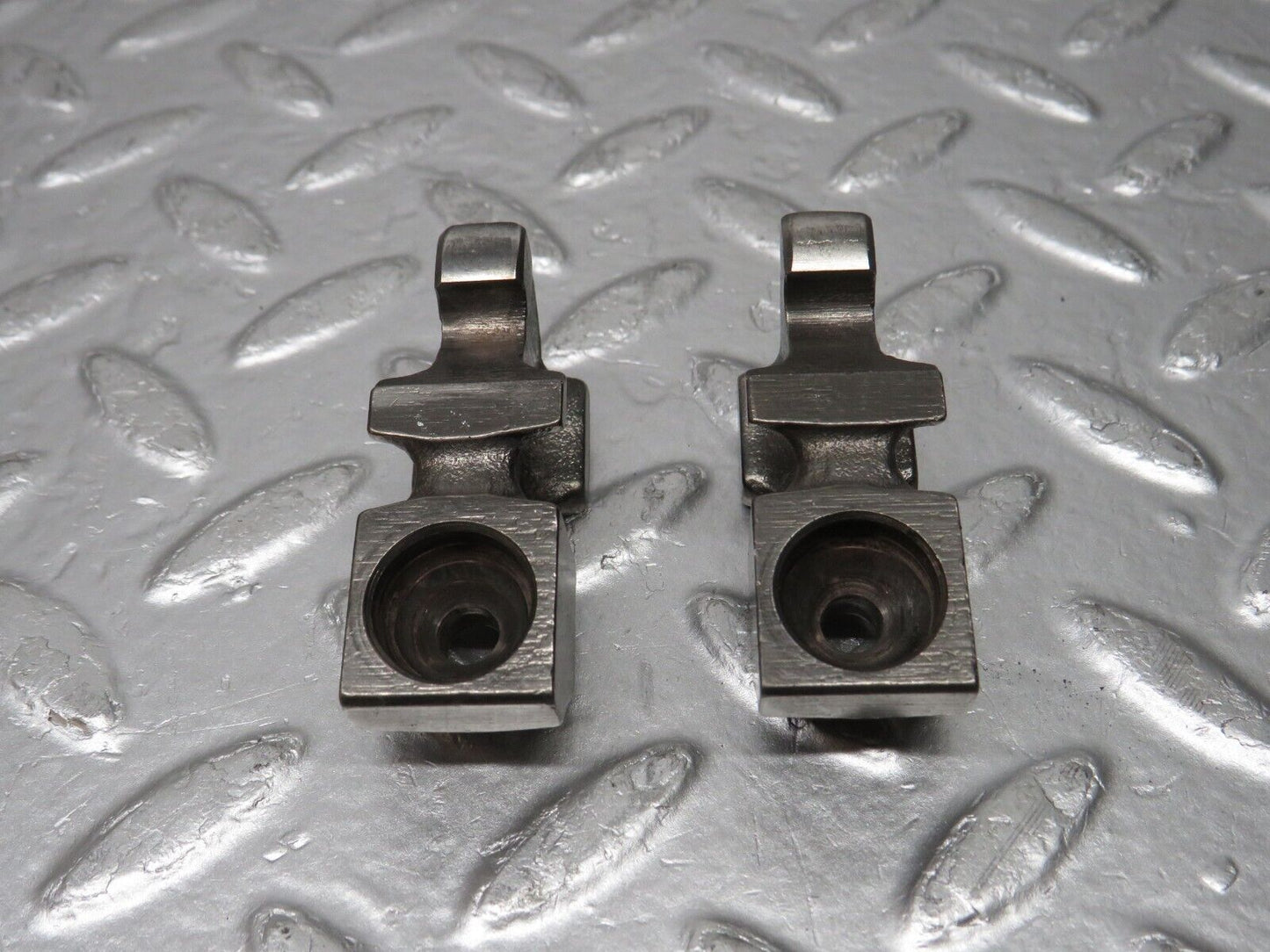 33002 Mercedes-Benz C107 R107 350 V8 Valve Rocker Arm With Spring & Tappet