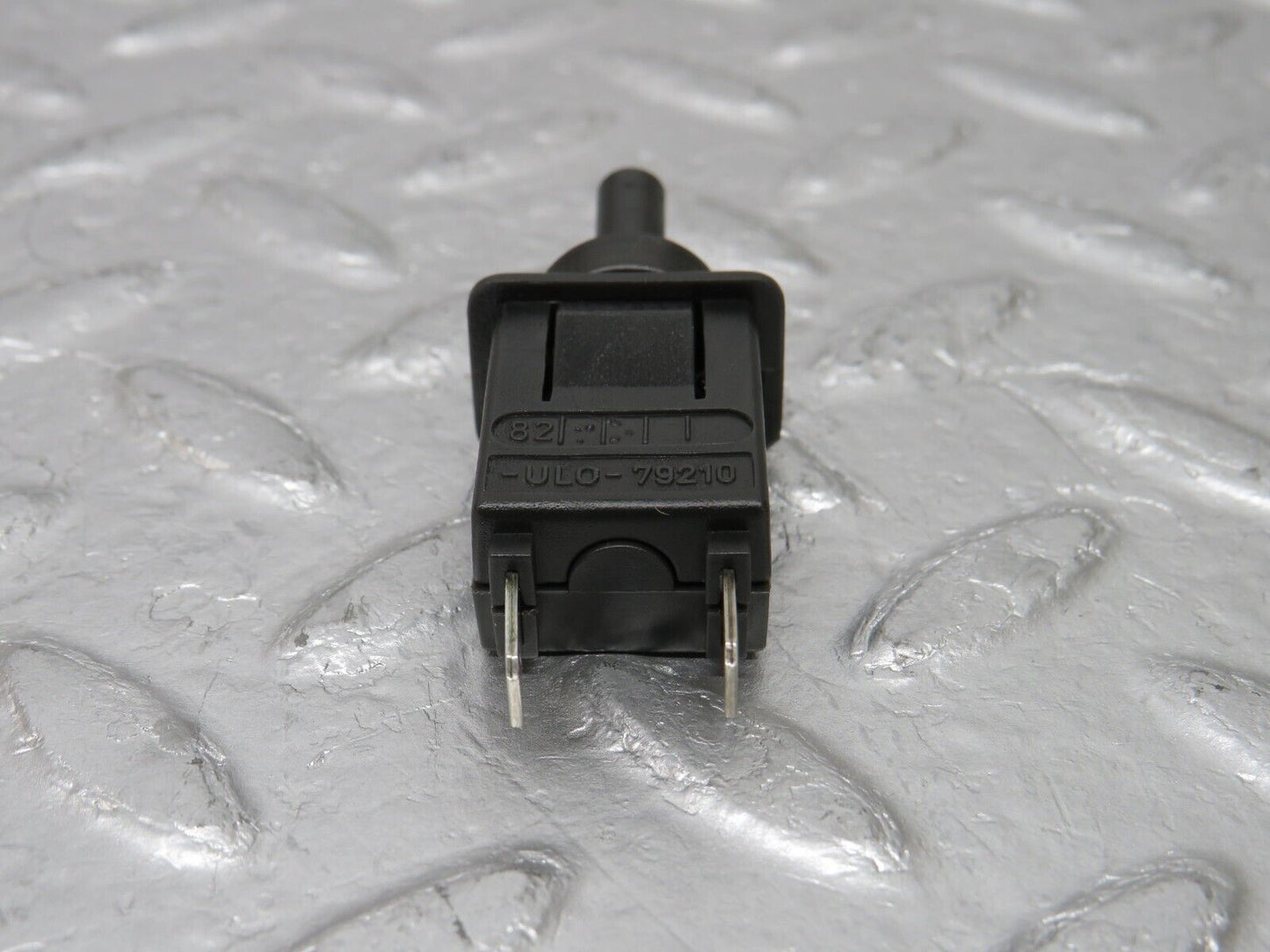 34644 Mercedes-Benz C126 380SEC Coupe Glove Box Light Switch 0008213252