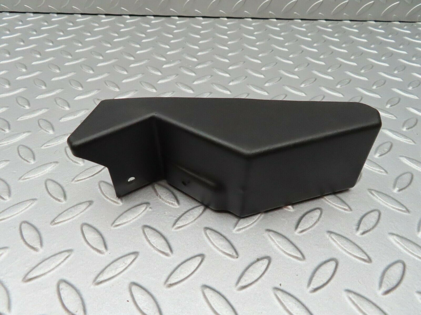 3776 Mercedes-Benz S123 200T Wagon Cover 1235460381