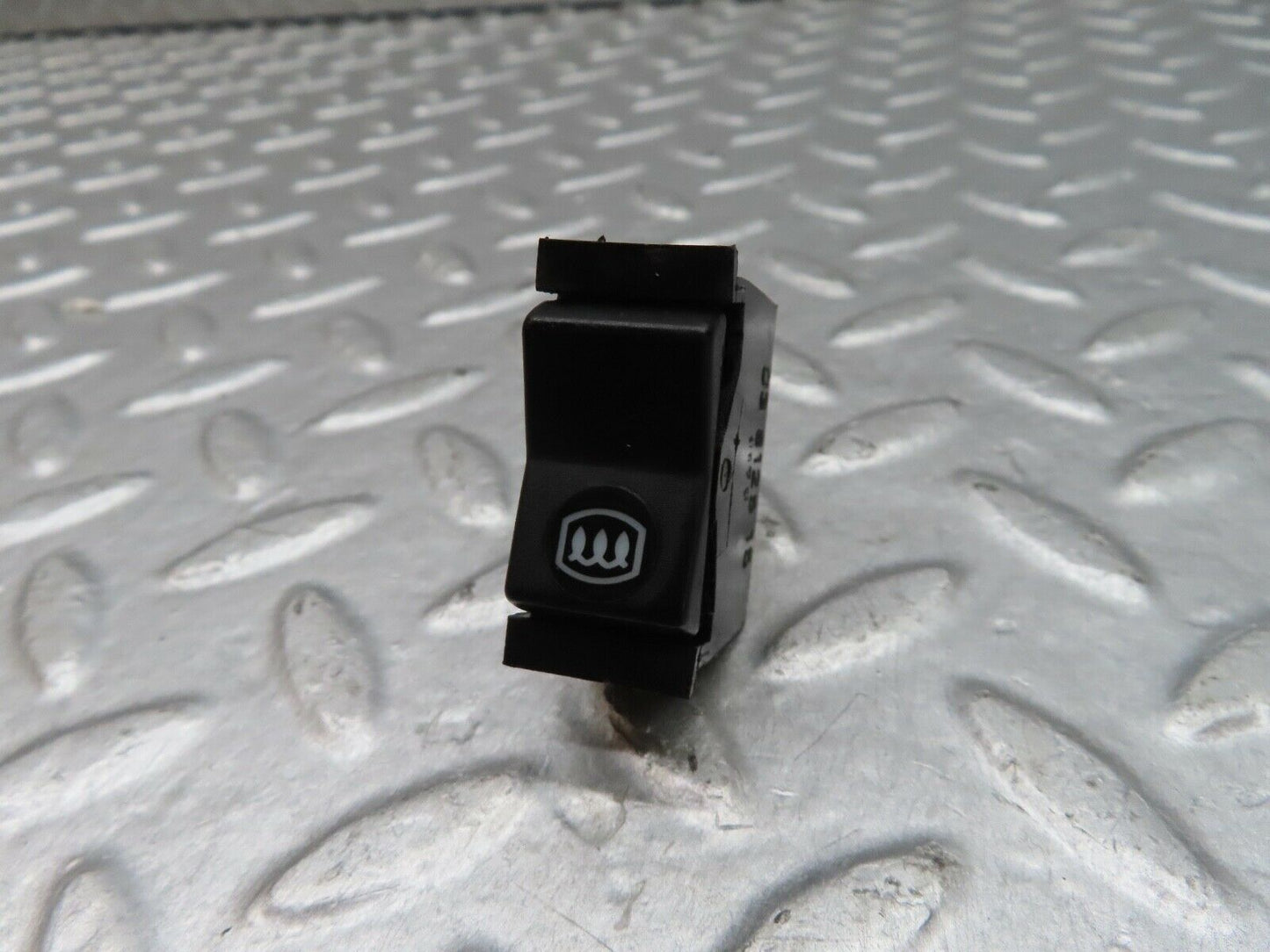 18089 Mercedes-Benz W123 200 Rear Heated Windscreen Switch 03812515