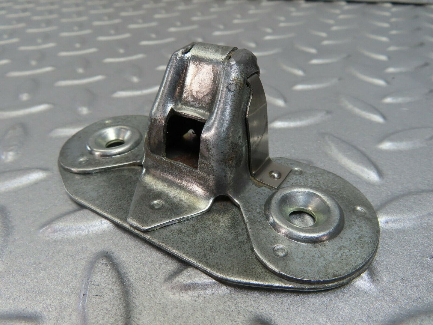 7889 Mercedes-Benz W115 220D Trunk Lock Latch