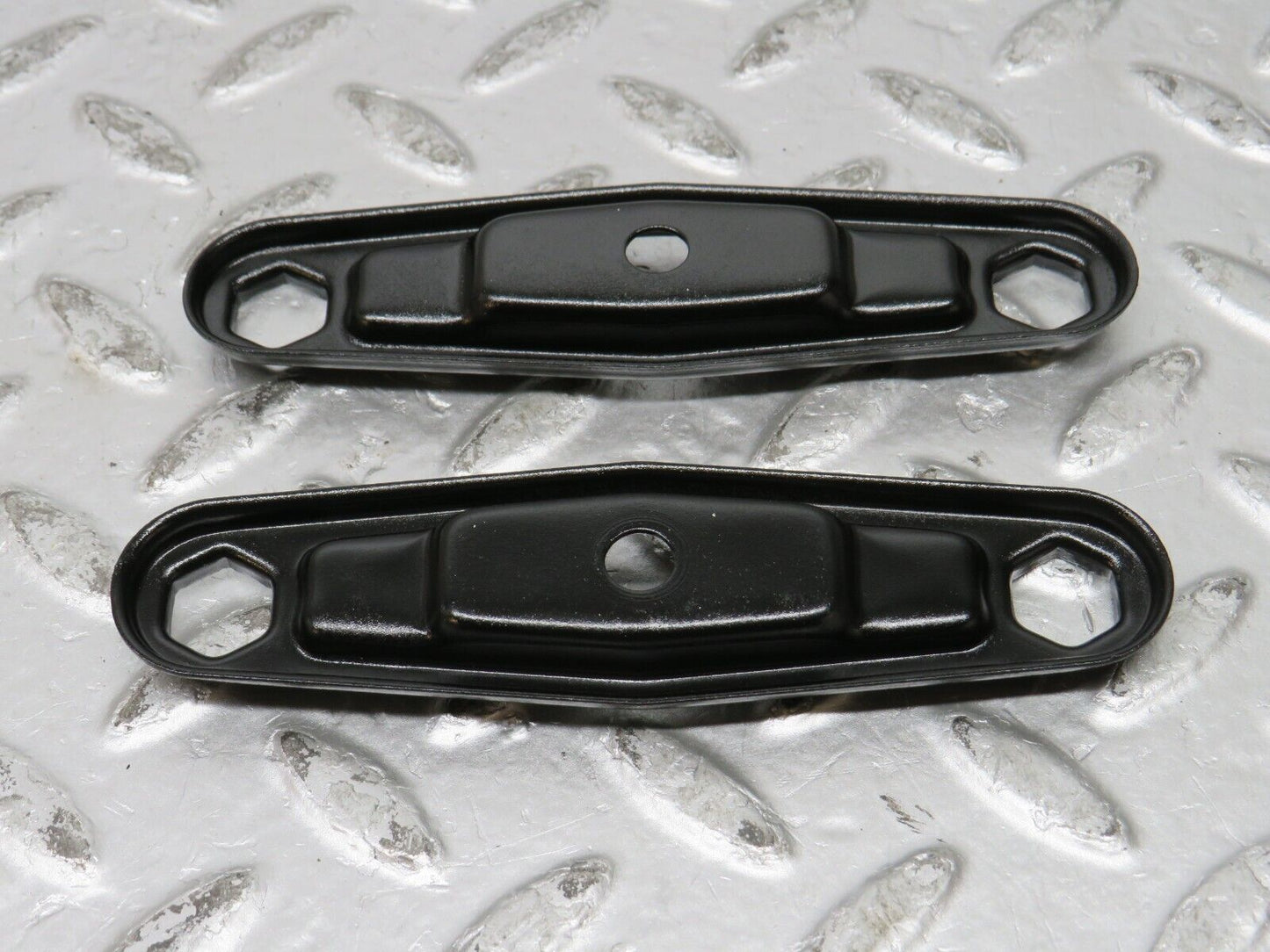 32152 Mercedes-Benz W123 230E Fuel Injector Bracket