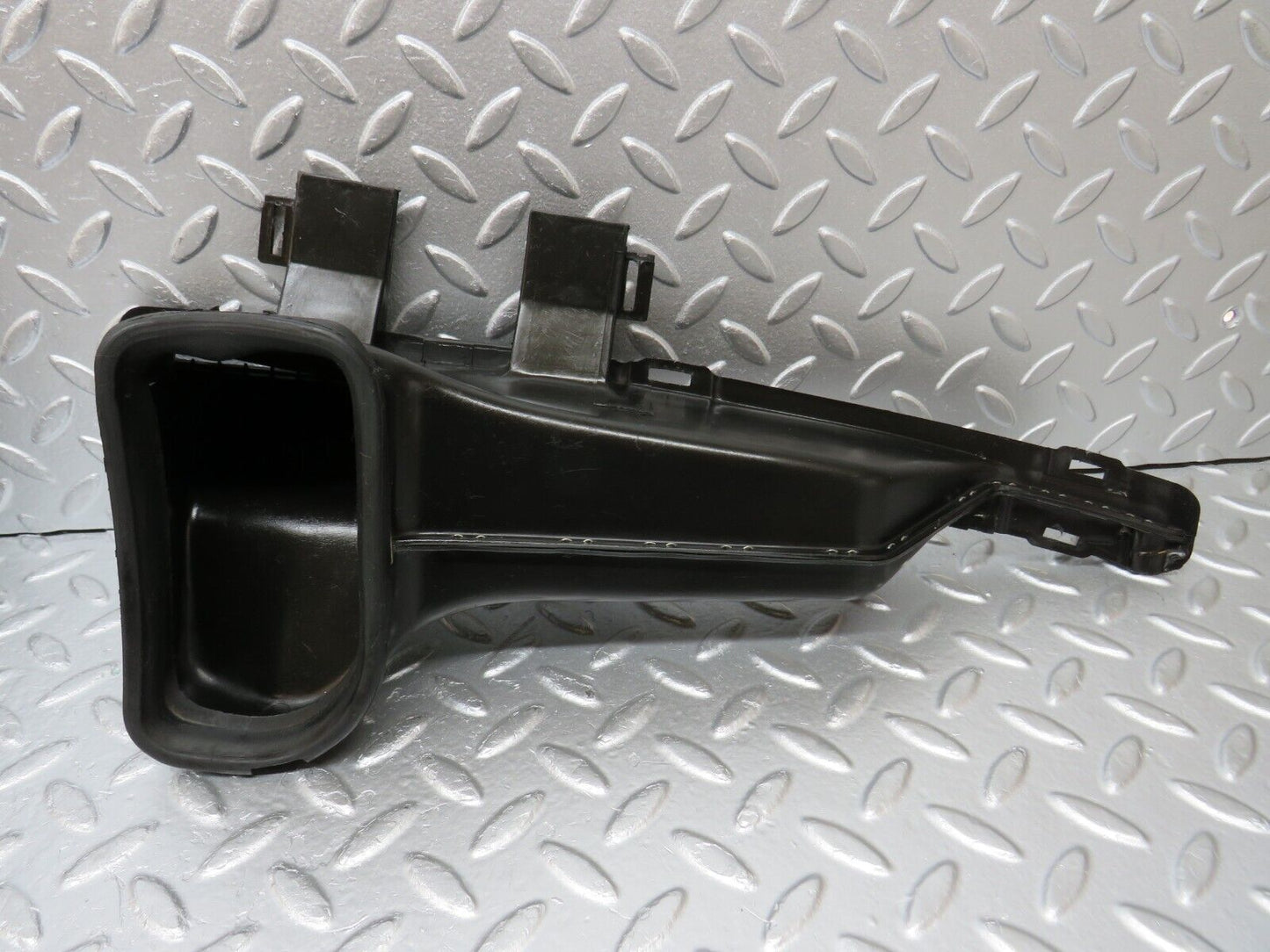32434 Mercedes-Benz S124 300TE Wagon Air Duct Vent Pair