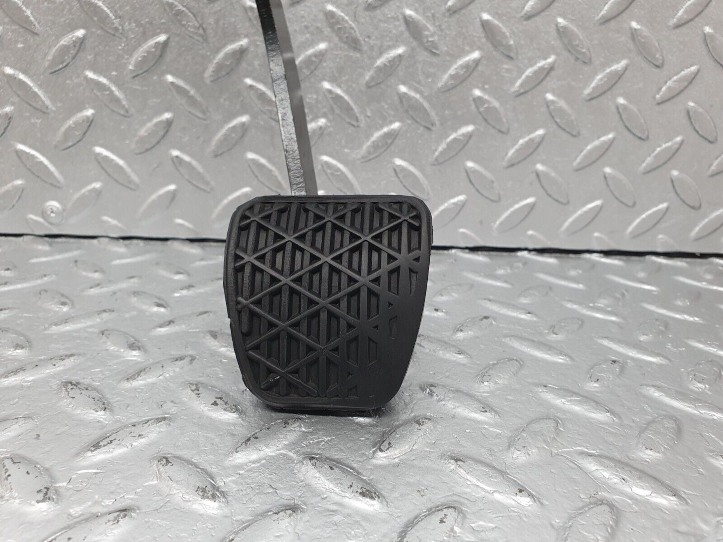 41457 Mercedes-Benz W124 200E Brake Pedal With Rubber 2012920082
