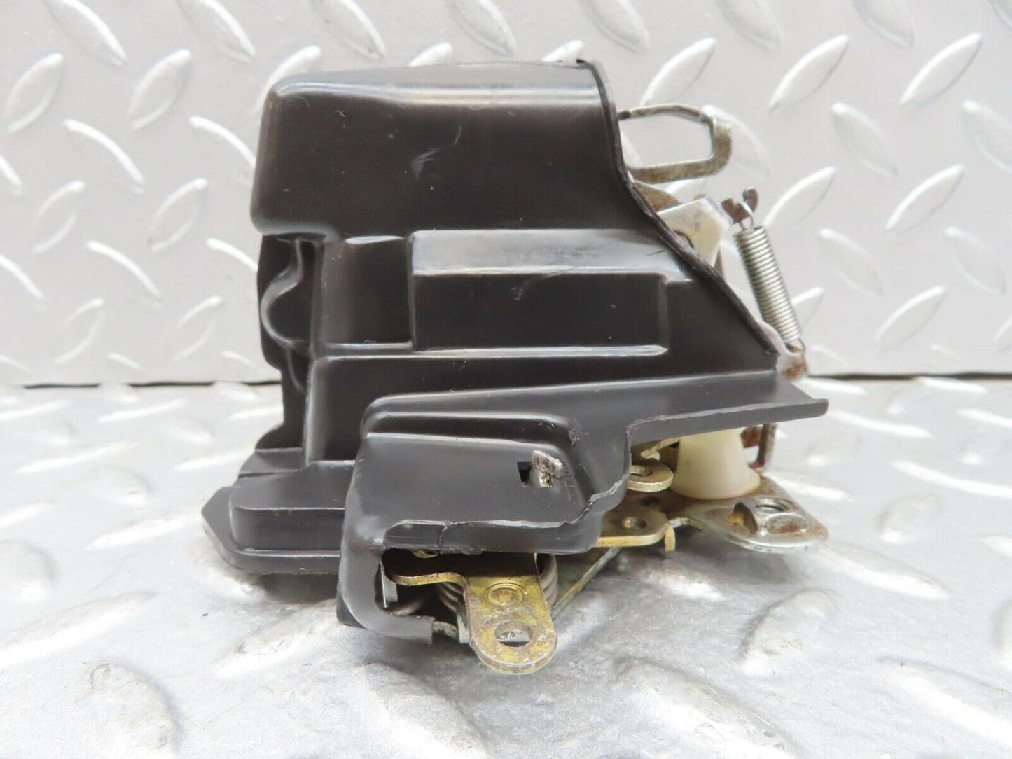 13637 Mercedes-Benz W123 200 Front Left Door Lock Mechanism 1237230108