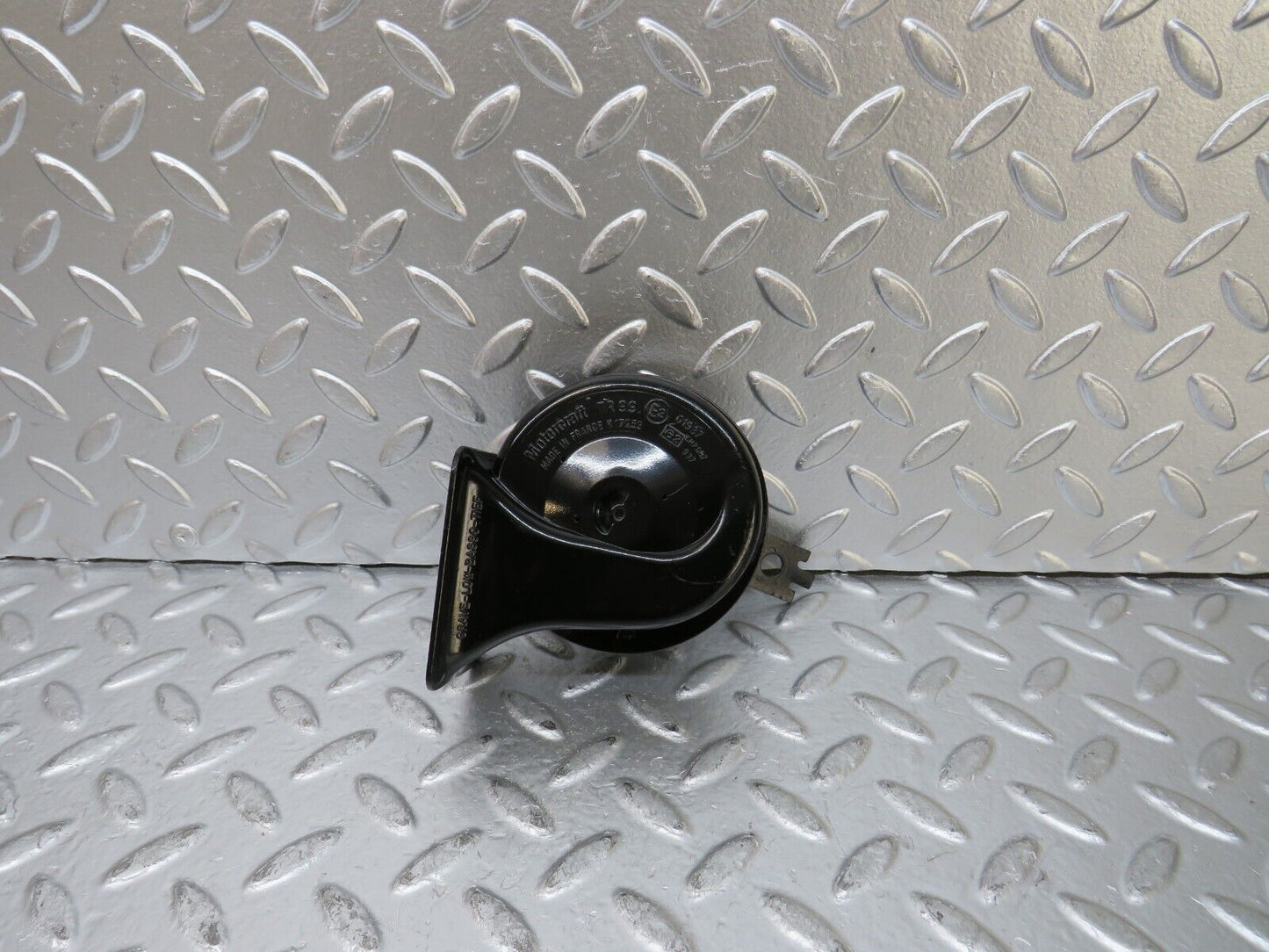 25288 Mercedes-Benz W201 190D Horn