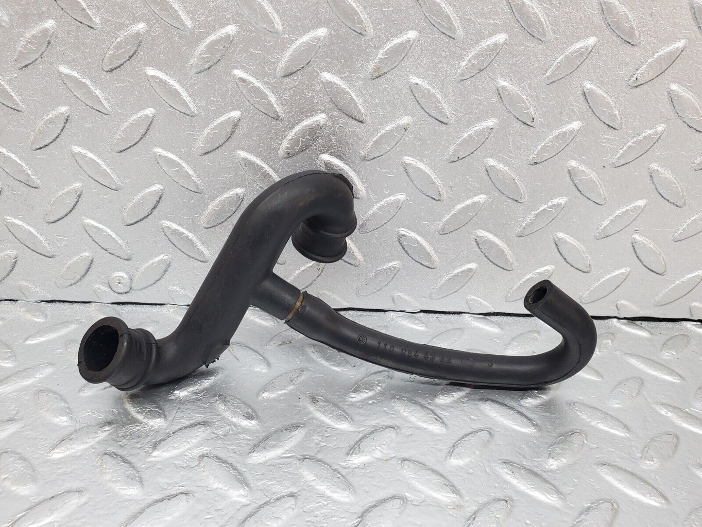 44452 Mercedes-Benz W123 280E Air Intake Pipe 1100943982 1100944982