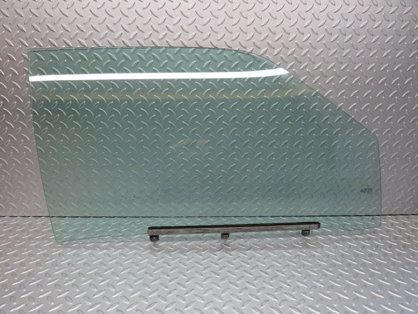 37874 Mercedes-Benz A124 320E Cabriolet Front Right Door Window Glass