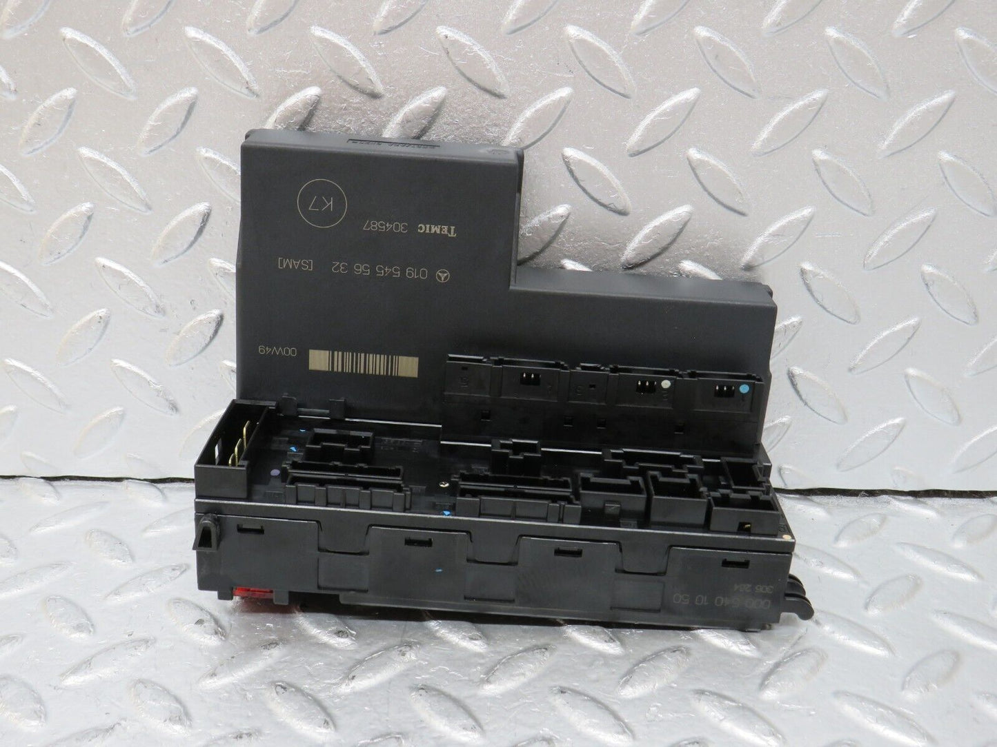 34847 Mercedes-Benz W210 320E Relay Box Fuse Box 0195455632 0005401050