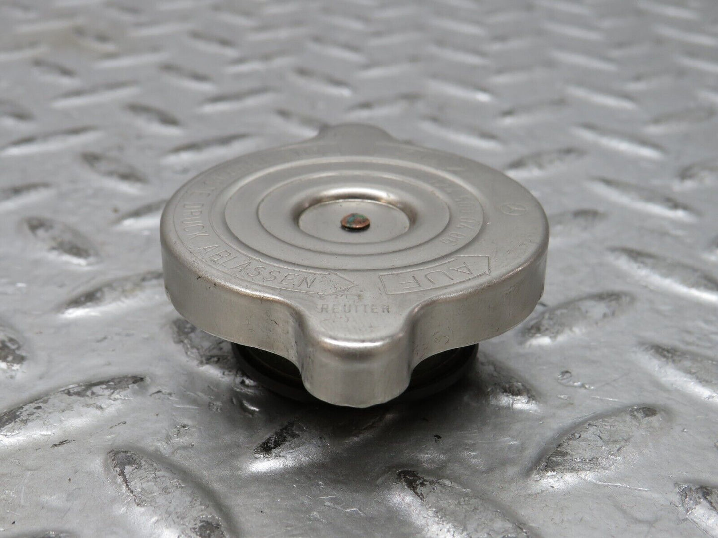 27799 Mercedes-Benz S124 300TE Wagon Coolant Fluid Reservoir Cap 1245000406