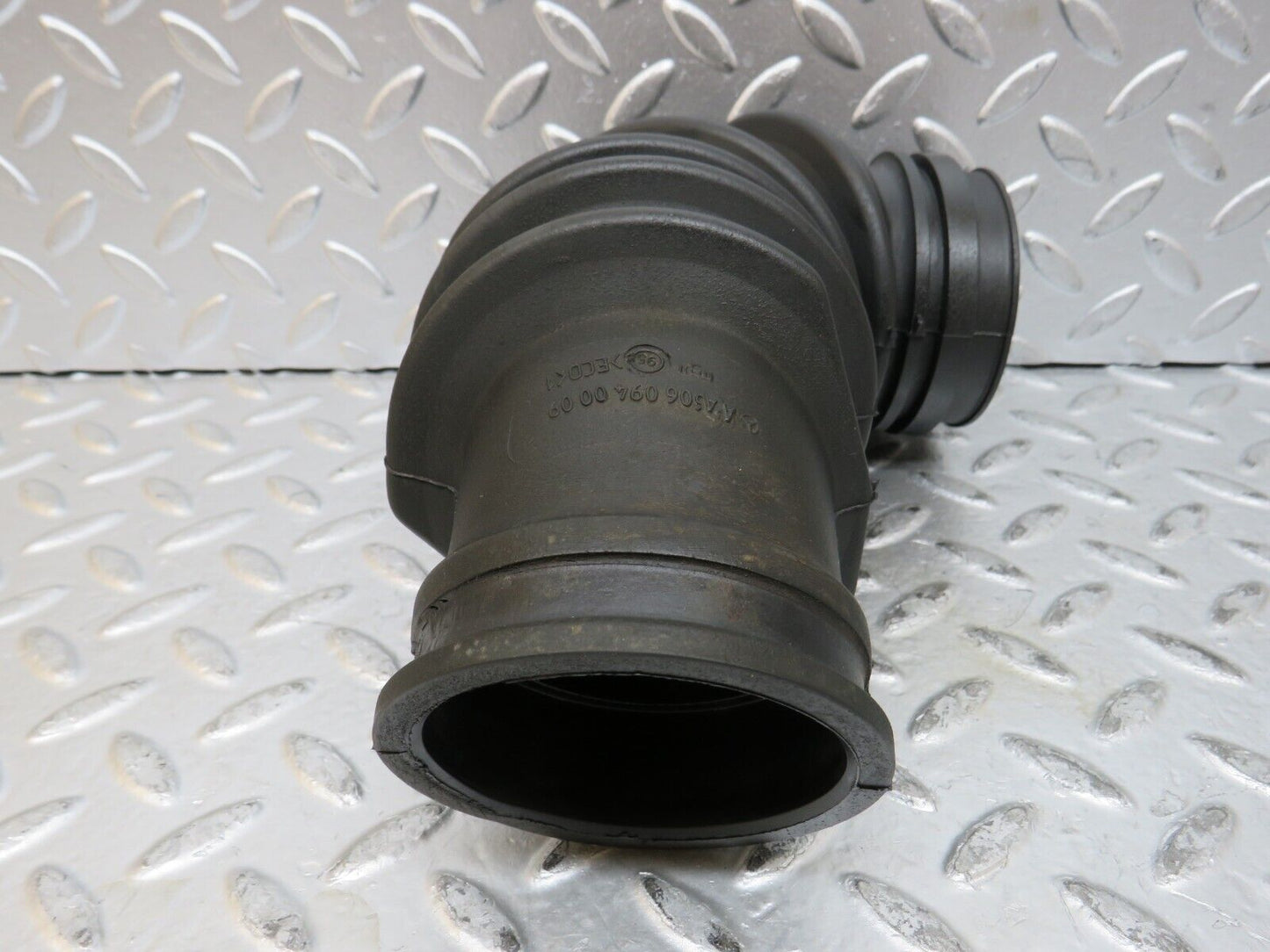 27783 Mercedes-Benz S124 300TE Wagon Air Filter Housing Pipe 6060940009
