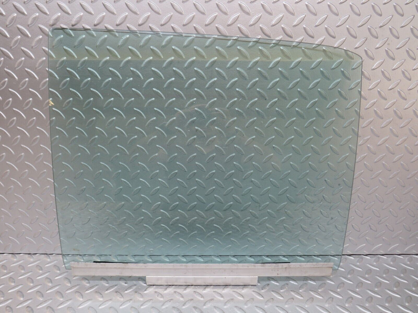 36040 Mercedes-Benz W126 420SE Rear Left Door Window Glass