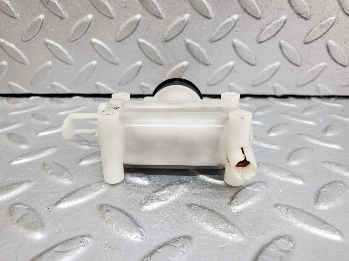 44755 Mercedes-Benz W124 220E Right Door Lock Vacuum Actuator Hella