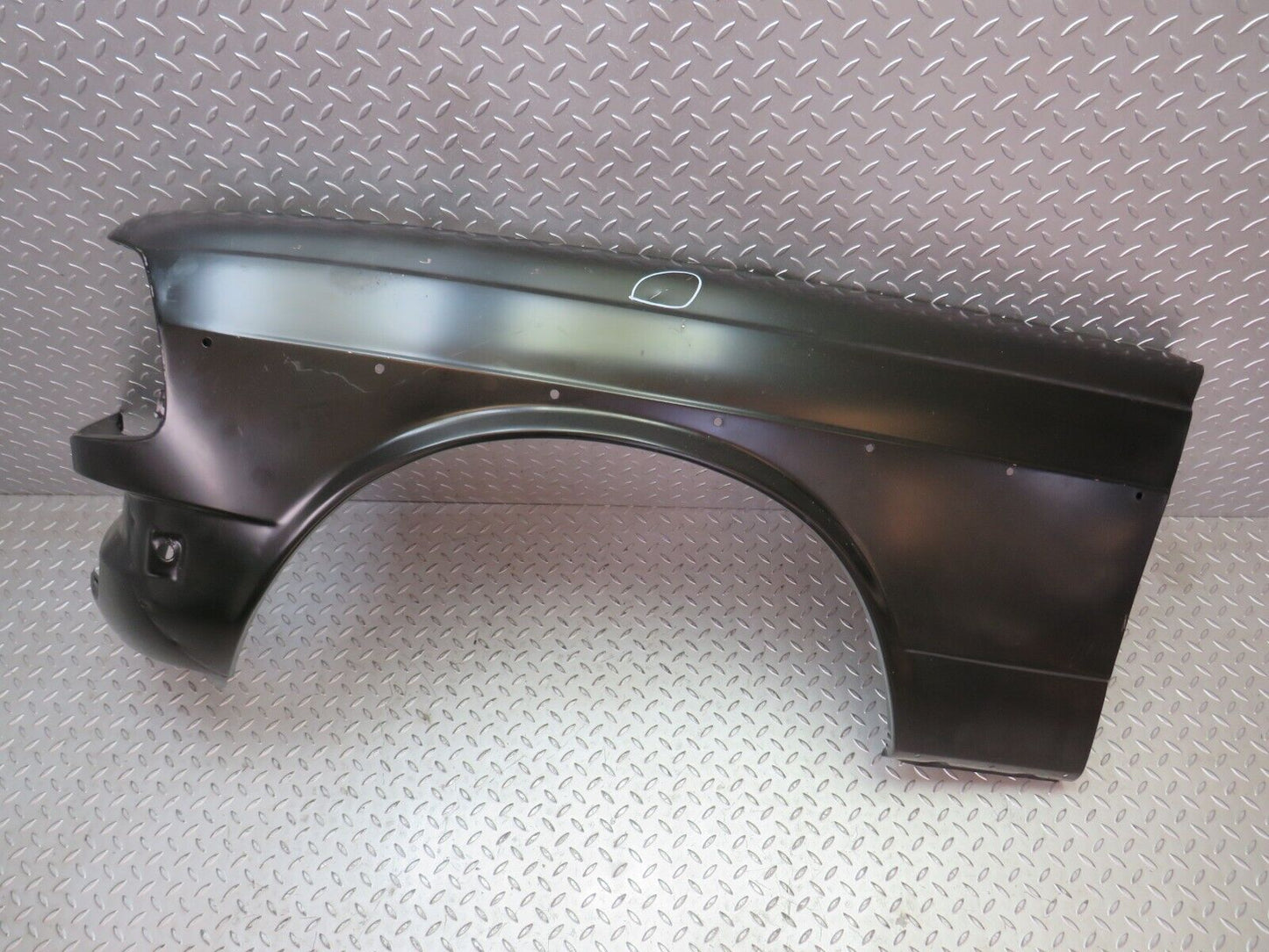 27093 Mercedes-Benz W123 280E Front Left Wing Fender