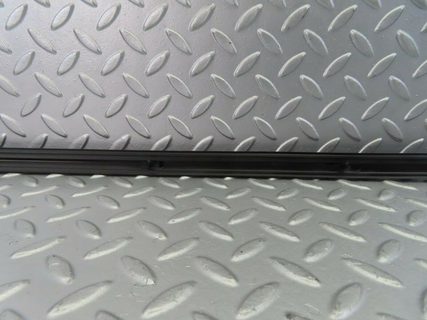 10271 Mercedes-Benz W123 Front Right Fender Centre Moulding Trim