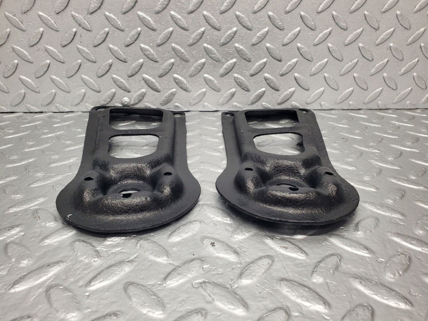 46567 Mercedes-Benz C123 280CE Coupe Rear Suspension Axle Mounting Bracket