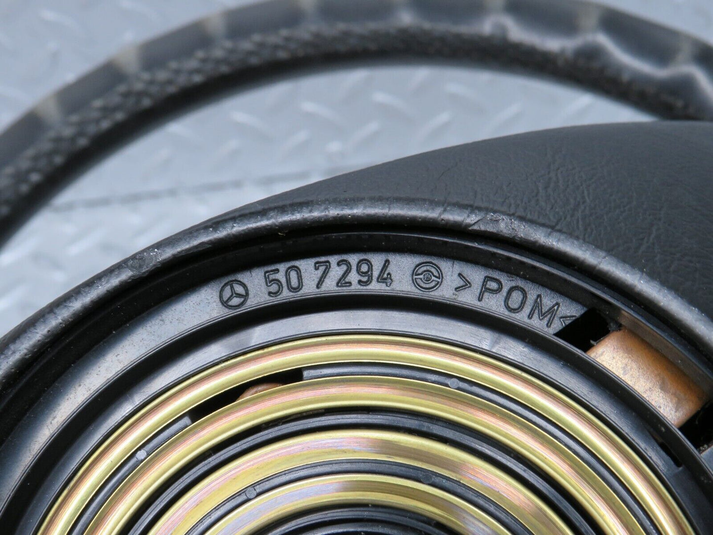 37845 Mercedes-Benz A124 320E Cabriolet Steering Wheel 507294