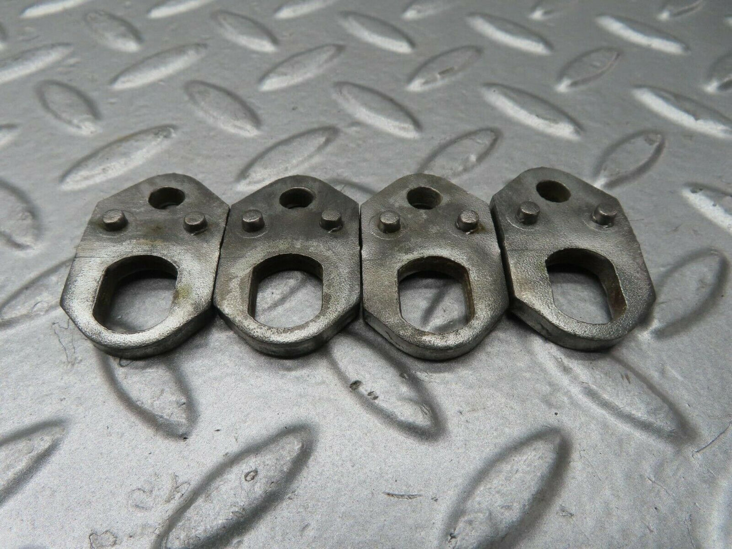15635 Mercedes-Benz R107 450SL Fuel Injector Bracket 4pcs
