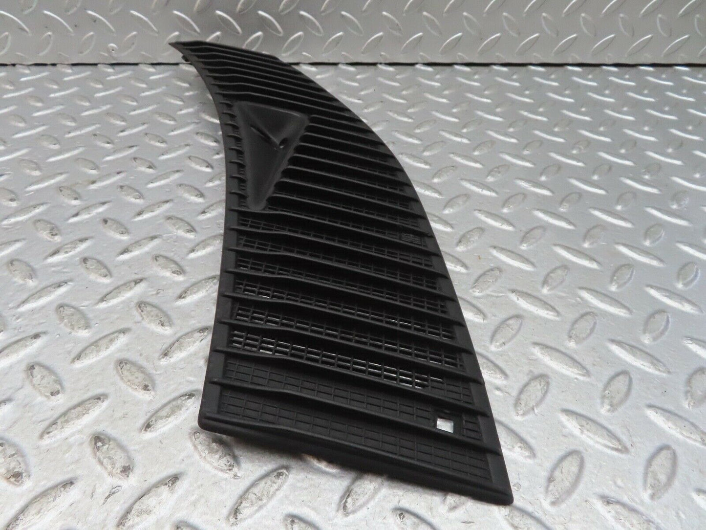 19049 Mercedes-Benz W123 300D Air Intake Grill Left LHD 1238360165