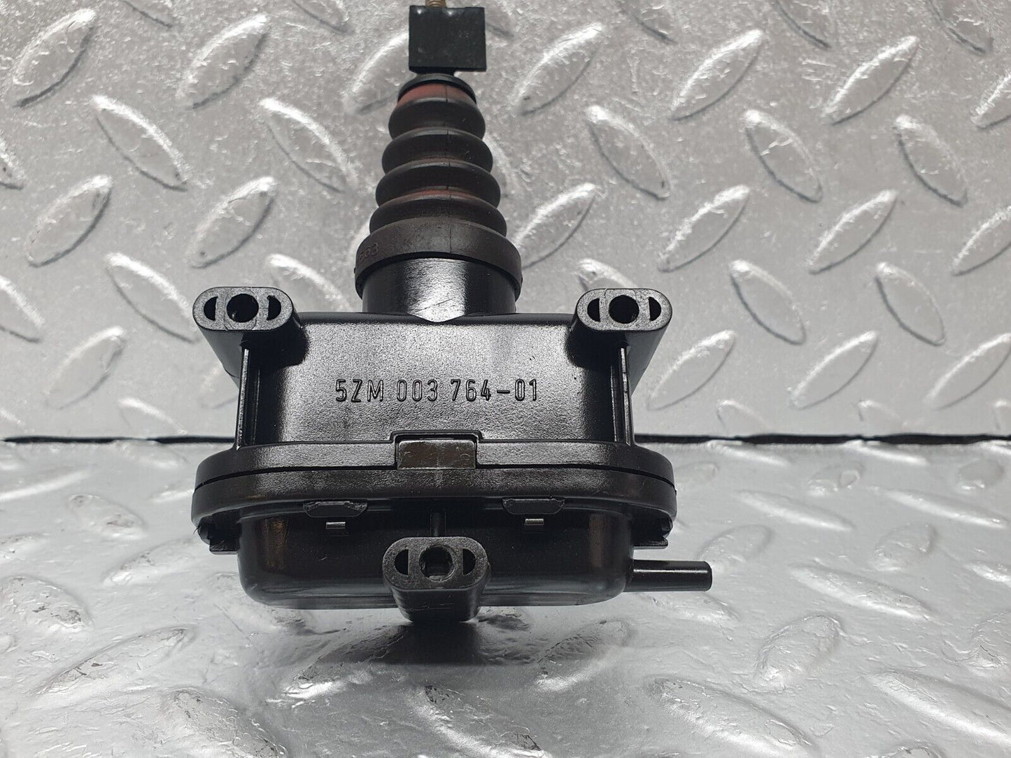 43647 Mercedes-Benz C126 380SEC Coupe Left Door Lock Vacuum Actuator