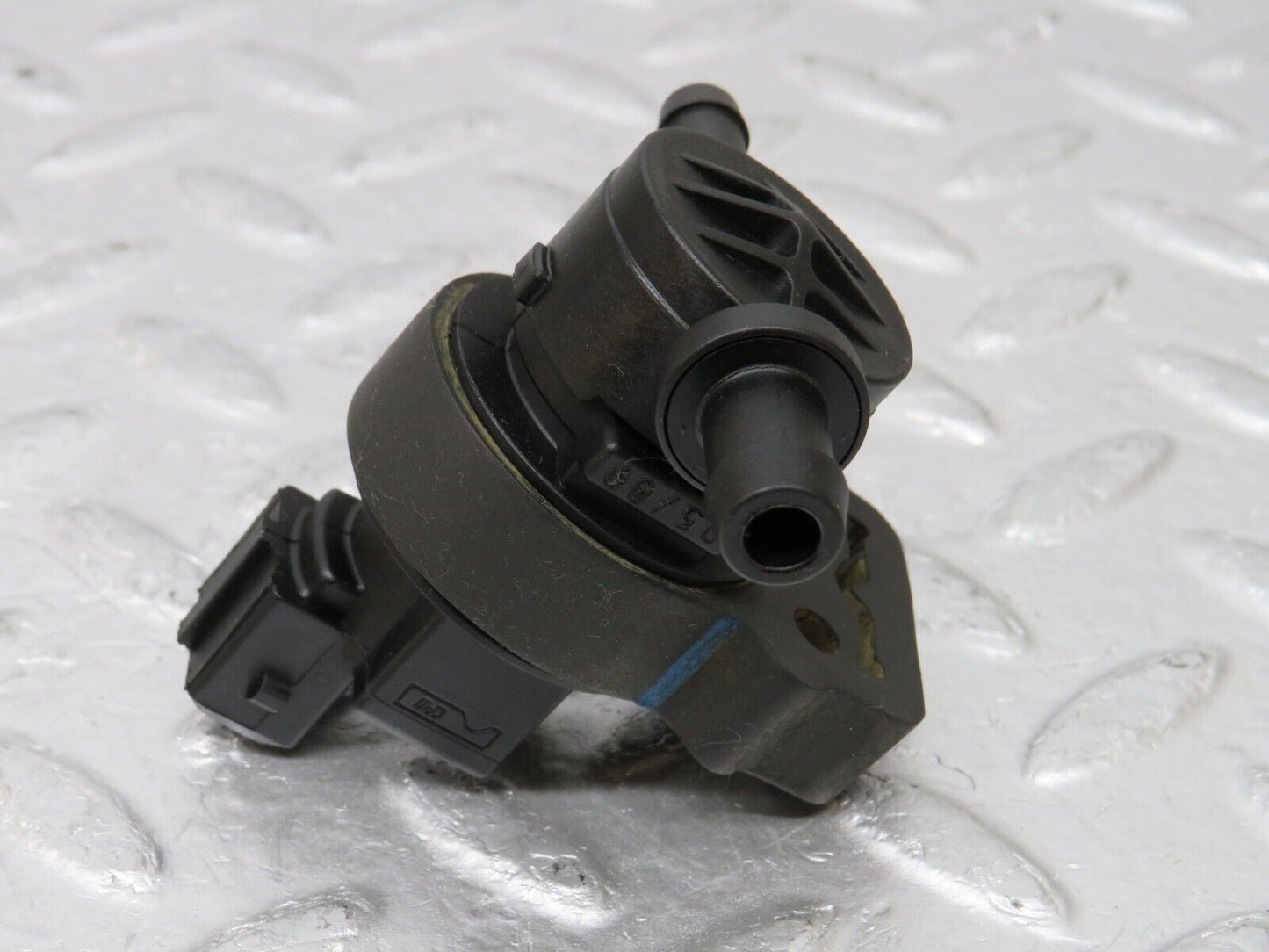 34750 Mercedes-Benz W210 320E Fuel Regeneration Vacuum Valve 0004701593