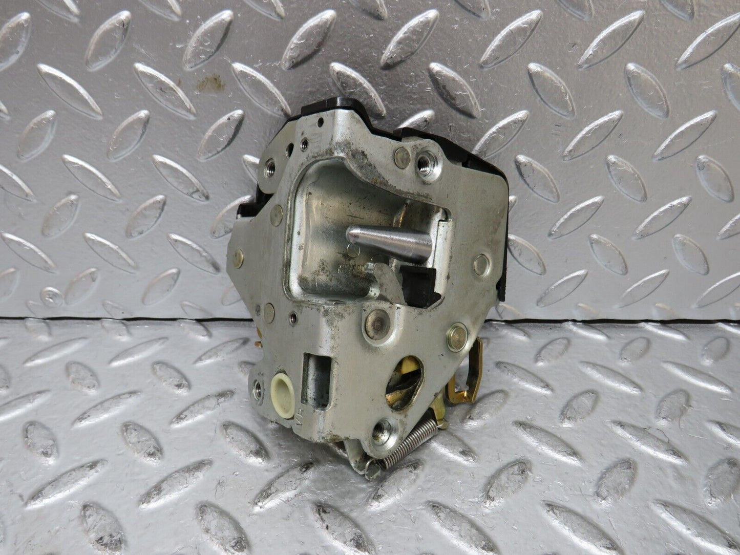 27402 Mercedes-Benz W123 280E Front Right Door Lock Mechanism 1237230208