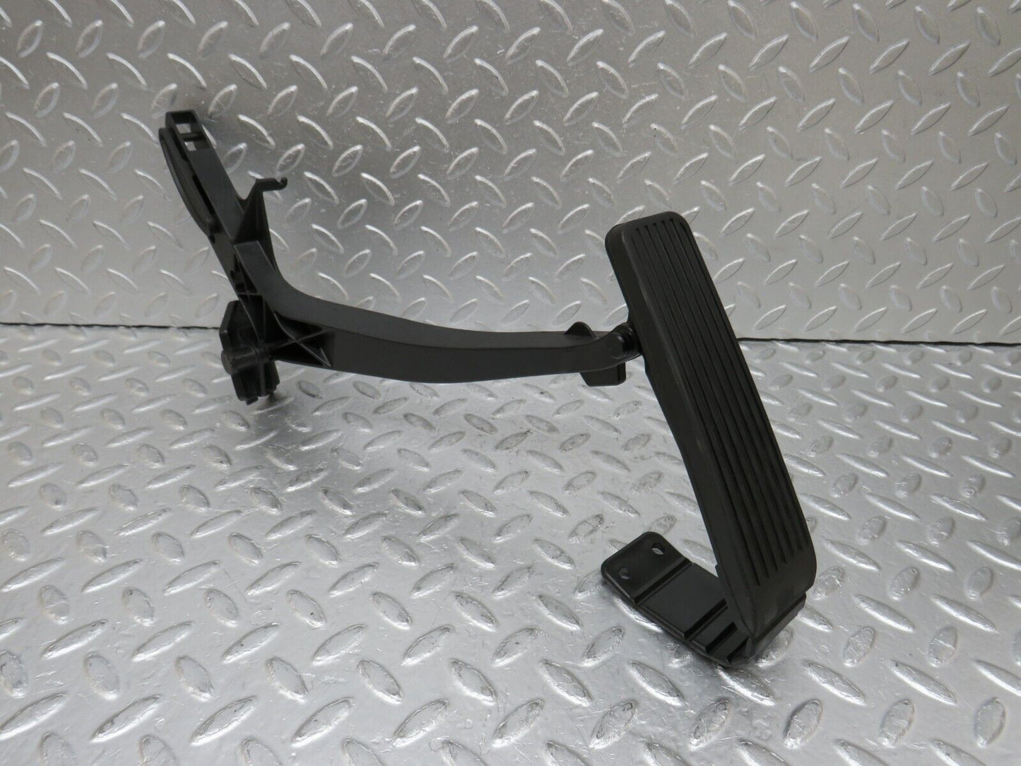 34811 Mercedes-Benz W210 320E Accelerator Pedal & Rubber 2103011820 2203010001