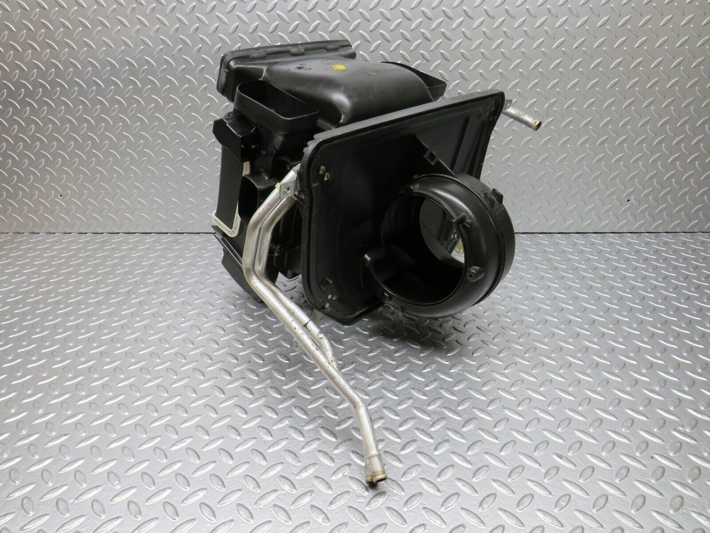 34235 Mercedes-Benz W124 260E Heater Box Blower Housing Behr 91.573.12.027